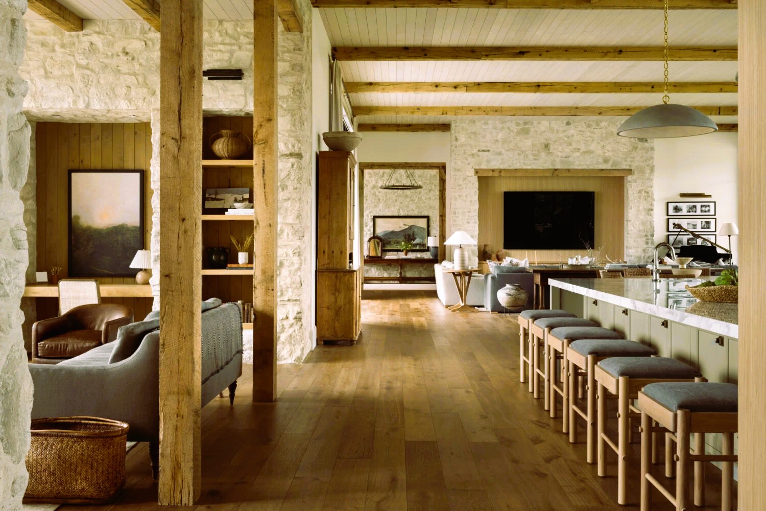 Rustic Modern: Blending Traditional and Contemporary Design